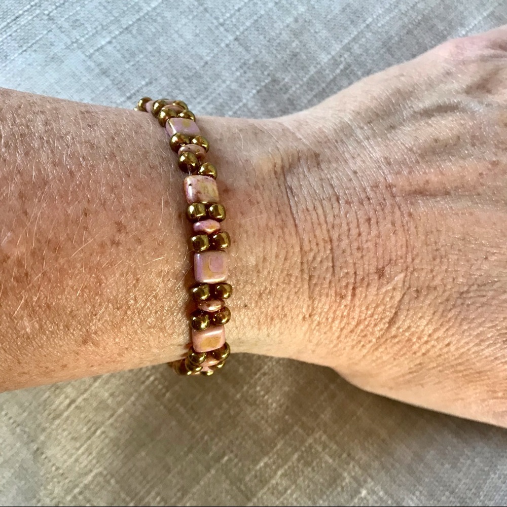 Rose Gold Minimalist Stretch Bracelet Beaded Pink - Picture 4 of 4